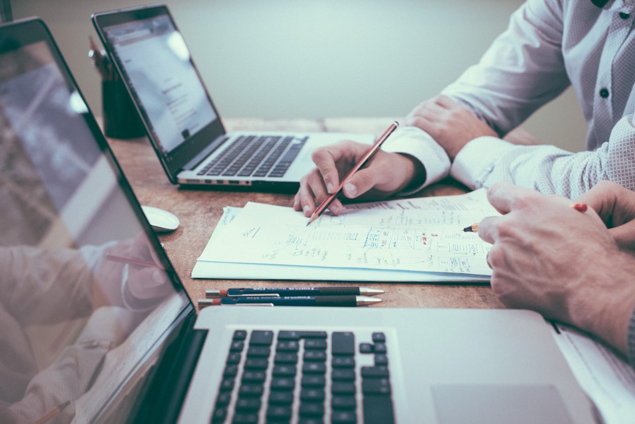 A person researching and choosing relevant products for an affiliate audience at a desk